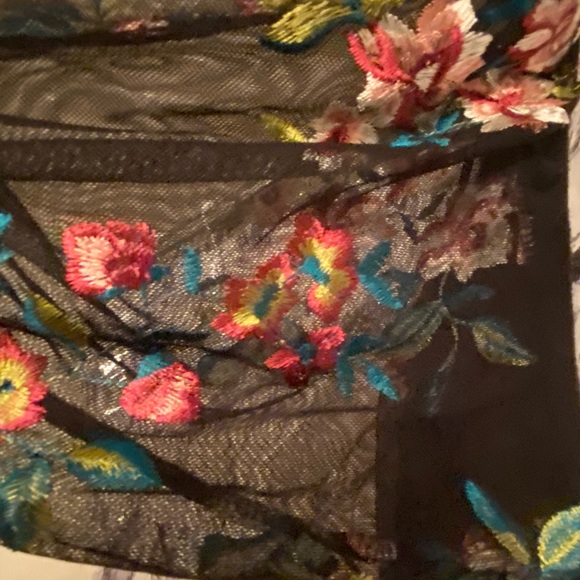 Willow Black Blouse with floral mesh sleeves - Picture 4 of 4